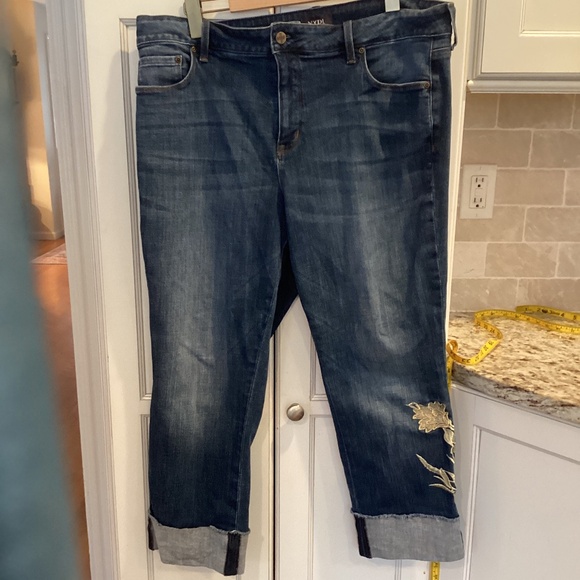 NYDJ Marilyn Ankle Jeans 16W Cuffed Gold Embroidered - Picture 6 of 6